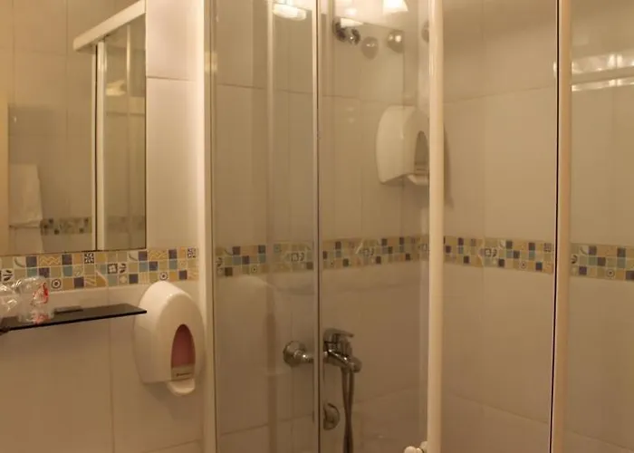 Residencia Gran Via 酒店 *